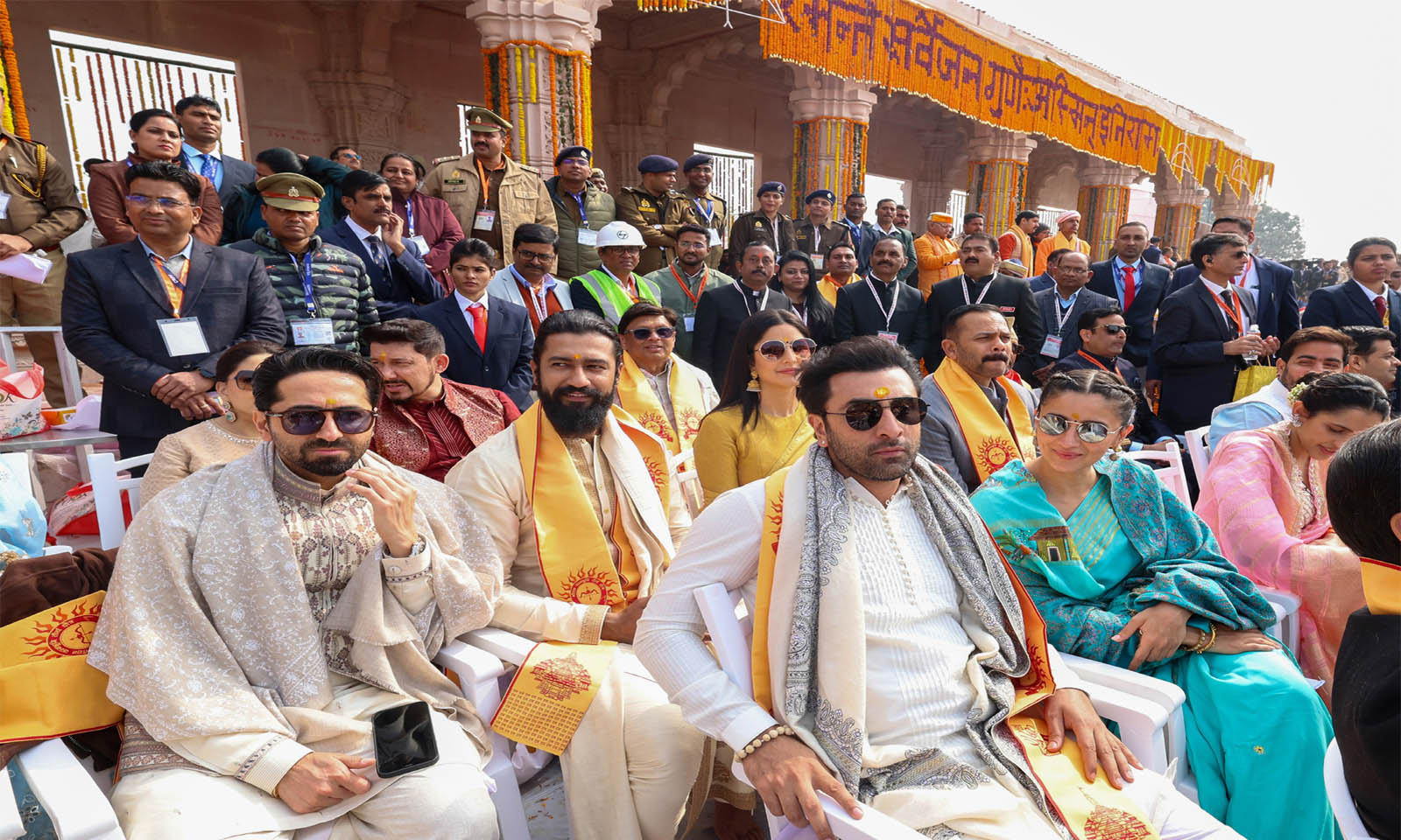 खेल, फिल्म, कारोबार की हस्तियां अयोध्या पहुंचीं