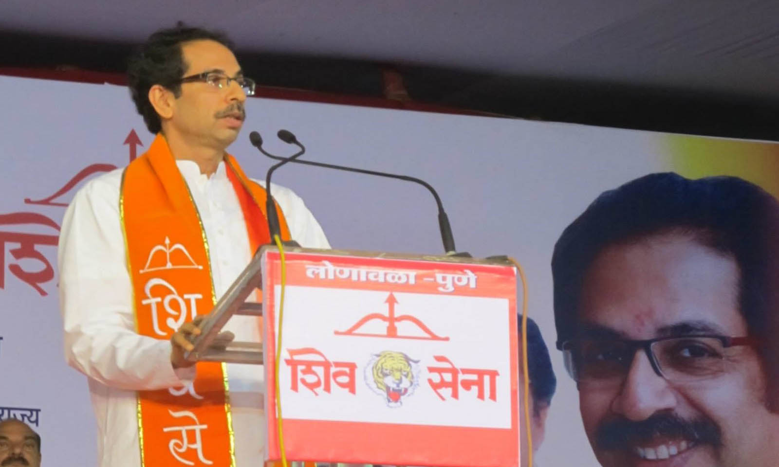 उद्धव ठाकरे को स्पीड पोस्ट से मिला न्योता