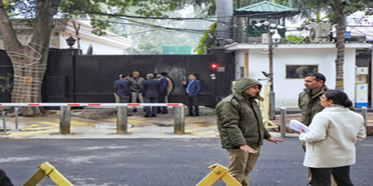 केजरीवाल के आवास पर फिर नोटिस लेकर पहुंची दिल्ली पुलिस