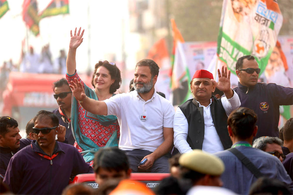 अखिलेश भारत यात्रा में शामिल हुए