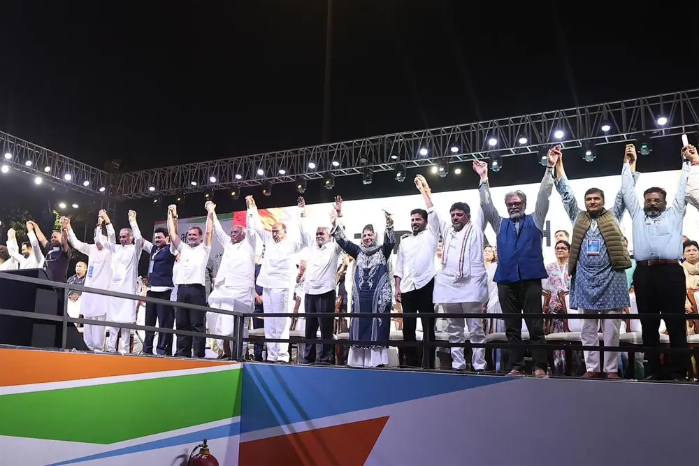 विचारधारा से ज्यादा नेताओं की निजी लड़ाई