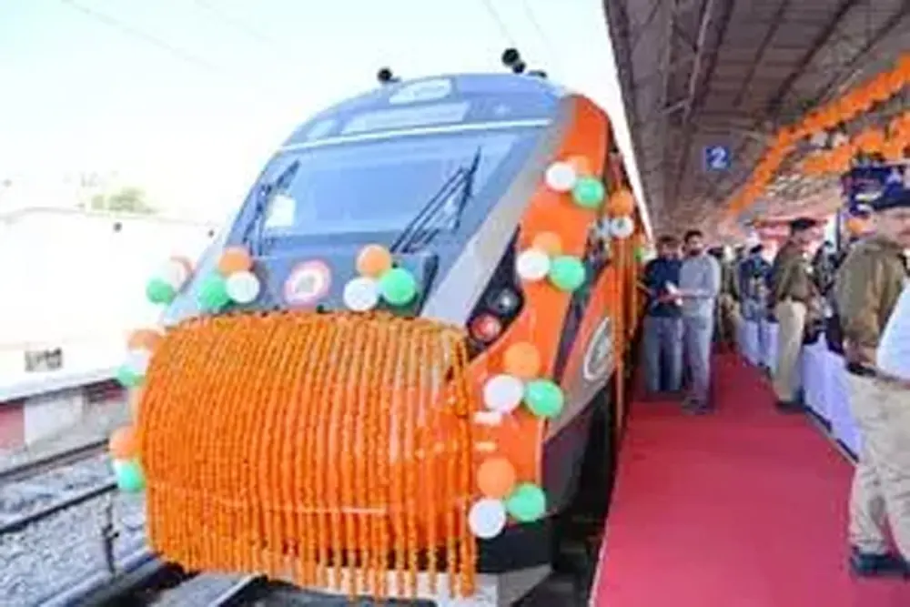 प्रधानमंत्री मोदी ने उत्तराखंड को वंदे भारत ट्रेन की सौगात दी