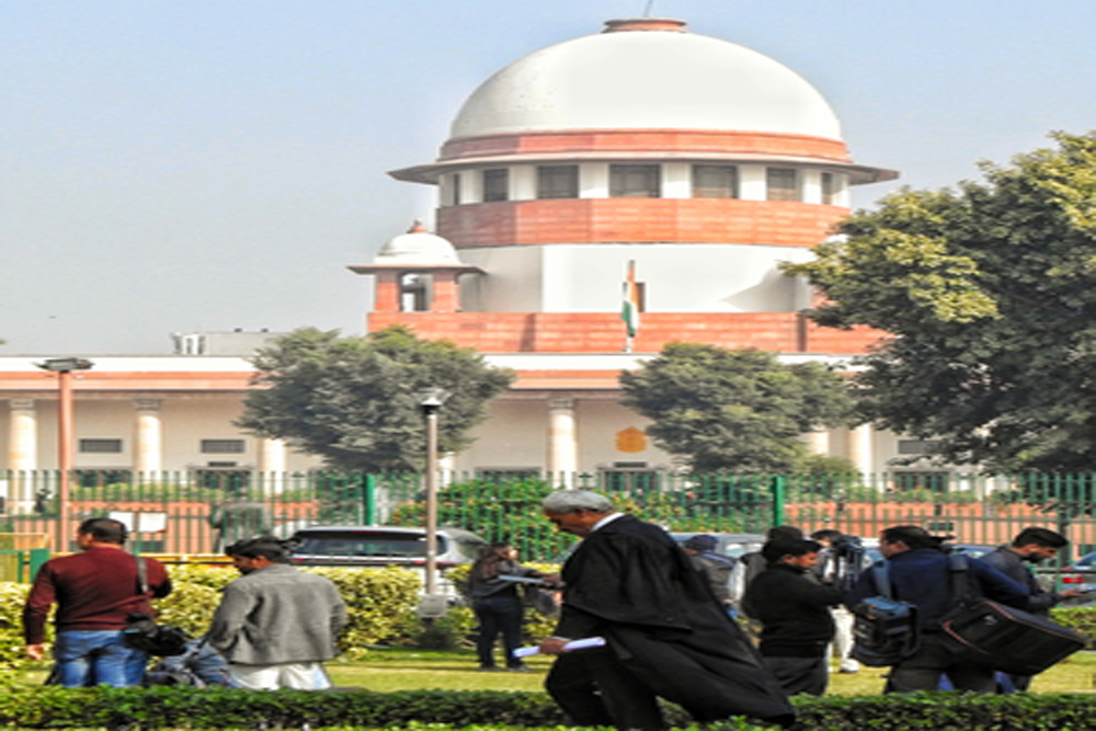 ‘अब आप अलग पार्टी, फिर शरद पवार की तस्वीर का इस्तेमाल क्यों: सुप्रीम कोर्ट