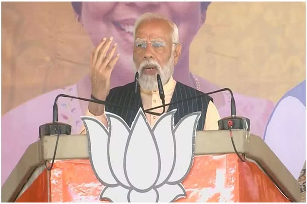 संदेशखाली की पीड़ितों से मिले मोदी