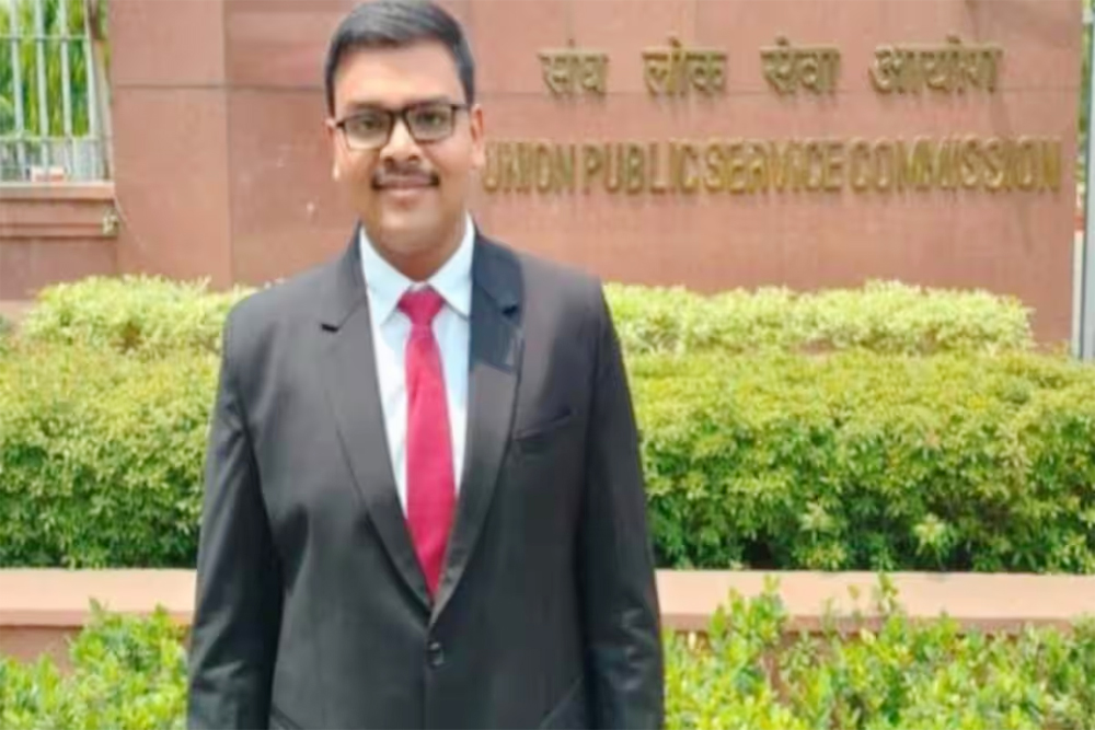 लखनऊ के आदित्य श्रीवास्तव ने यूपीएससी में किया टॉप