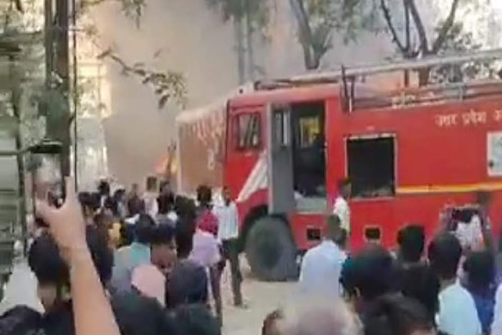 ग्रेटर नोएडा के कासना थाने में लगी भीषण आग
