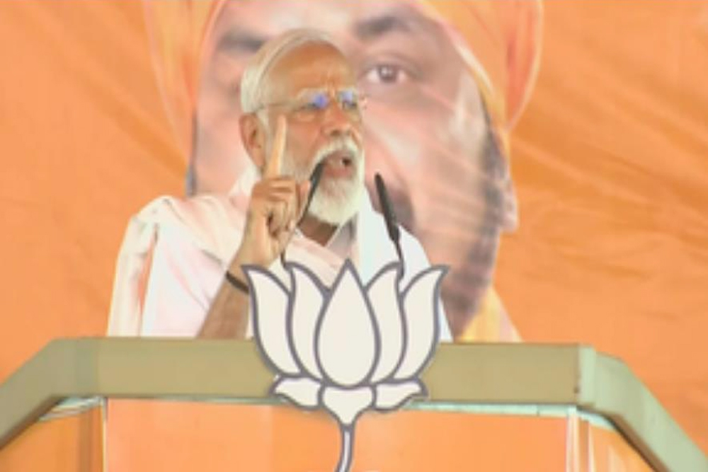 मोदी ने मंदिर और तीन तलाक का मुद्दा उठाया
