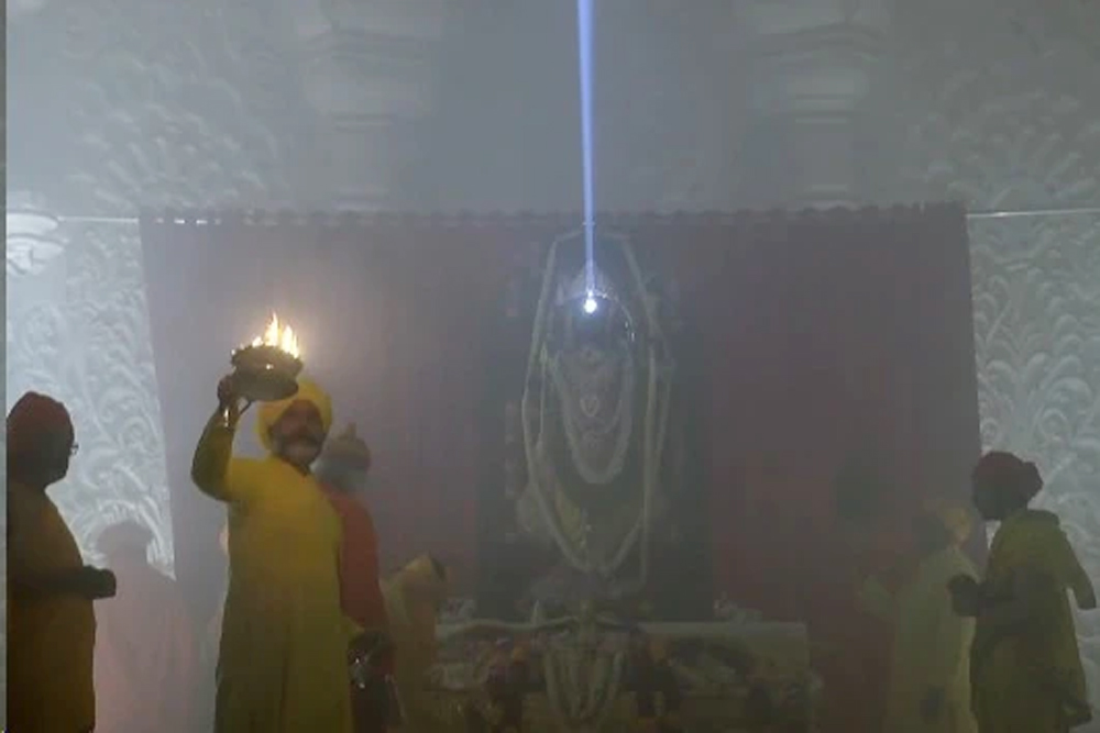 अयोध्या में सूर्य की किरणों से रामलला का हुआ सूर्याभिषेक