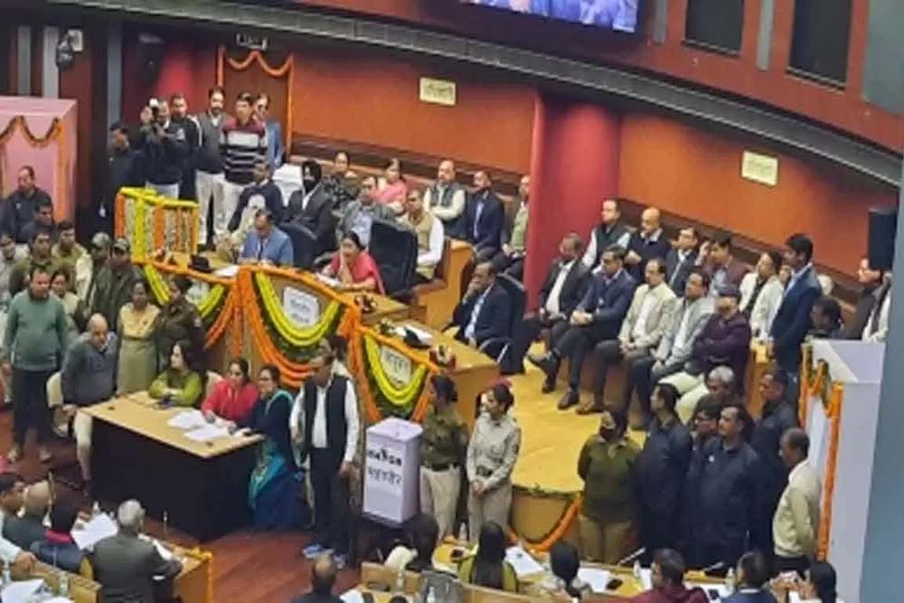दिल्ली के मेयर का चुनाव टला