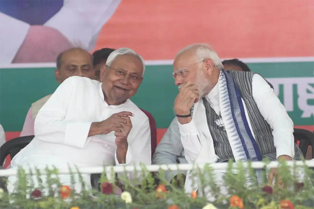 नीतीश पर लालू से निजी हमला कौन करा रहा?