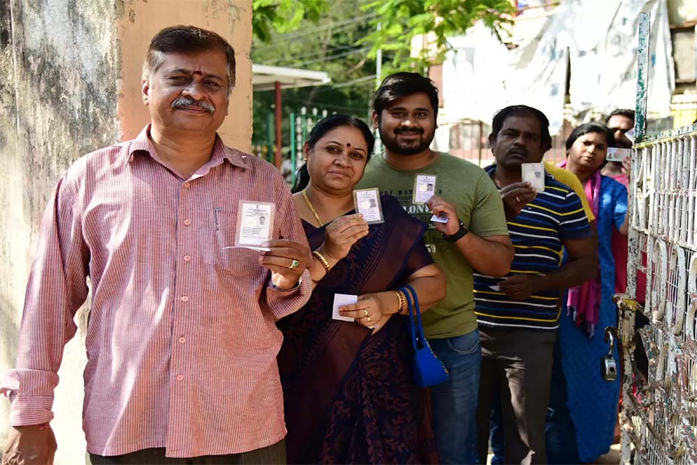 102 सीटों पर मतदान आज