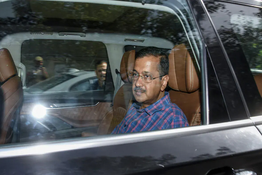 केजरीवाल और आप दोनों आरोपी