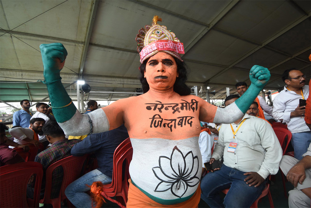 चुनाव में कुछ तो अलग!