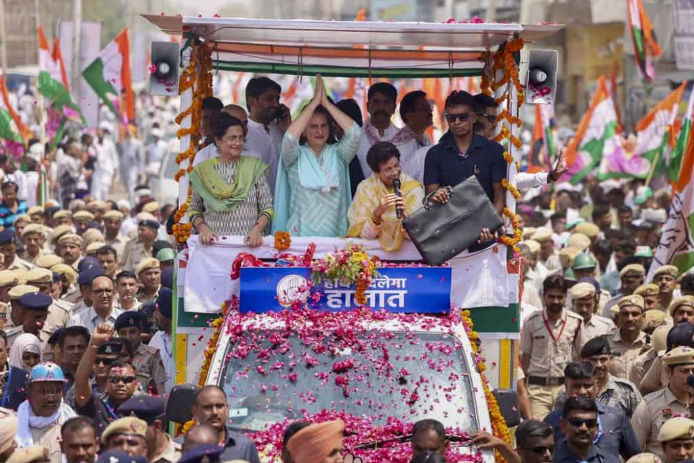 सैलजा के समर्थन में प्रियंका गांधी ने किया रोड शो, भाजपा पर साधा निशाना