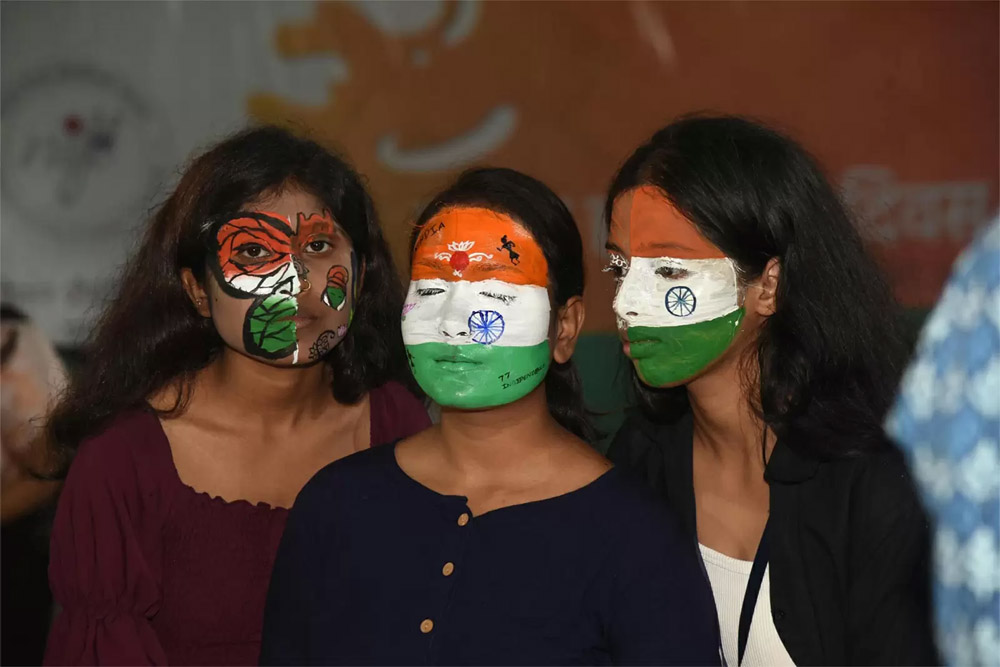 समाज तोड़ने के खतरे हज़ार