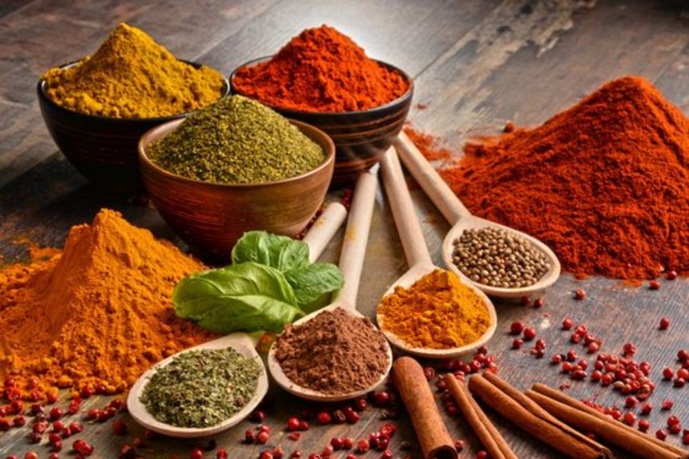 गर्मी में इन 5 मसालों का सेवन करे कम, अपने खानपान में बदलाव…