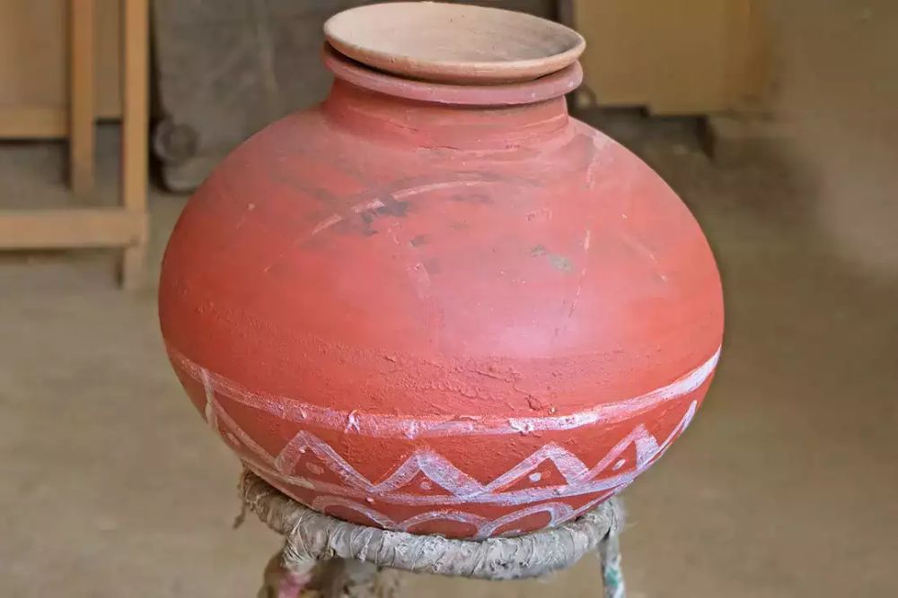 गर्मियों में Pot के पानी से बीमारियां दूर, जानें फायदें