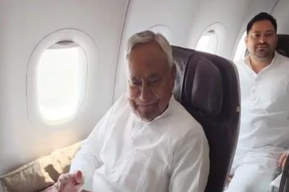 नीतीश-तेजस्वी एक ही फ्लाइट से दिल्ली रवाना, हलचल तेज