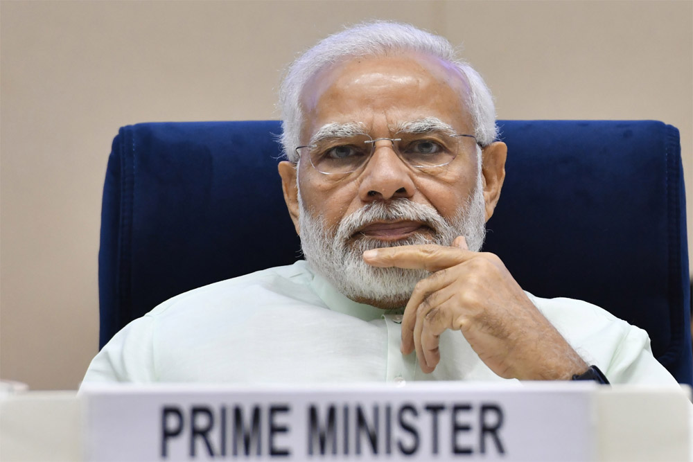 मोदी की यात्रा से पहले गांधी की मूर्ति तोड़ी
