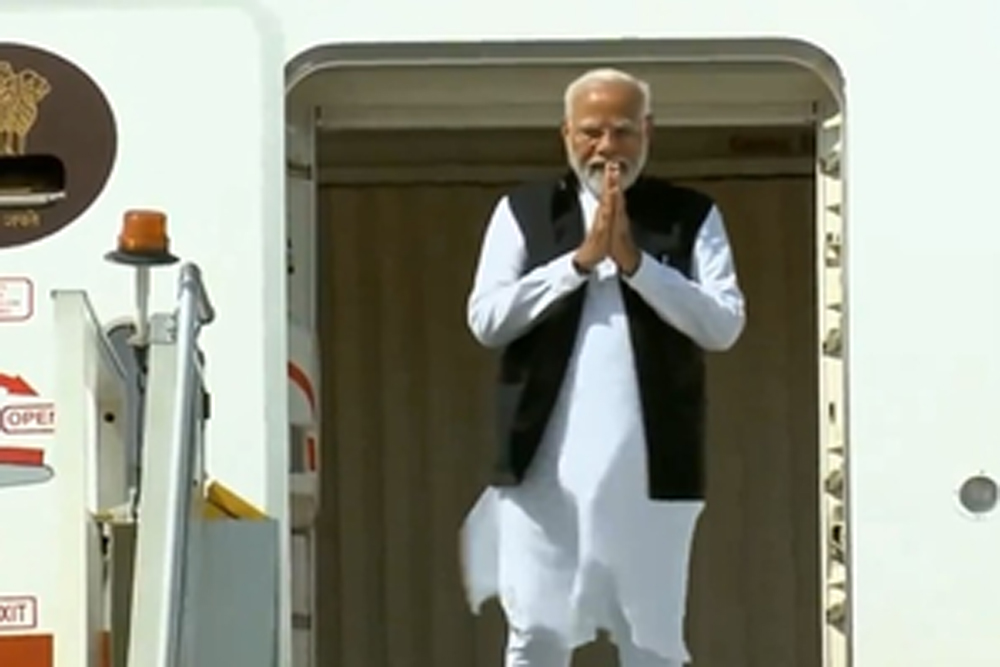 प्रधानमंत्री विदेश यात्रा पर रवाना