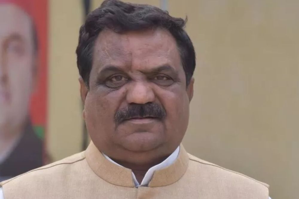 सपा नेता डी पी यादव ने की आत्महत्या…
