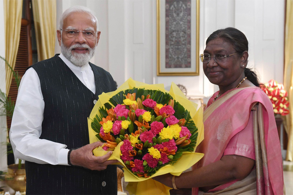 मोदी को सरकार का न्योता