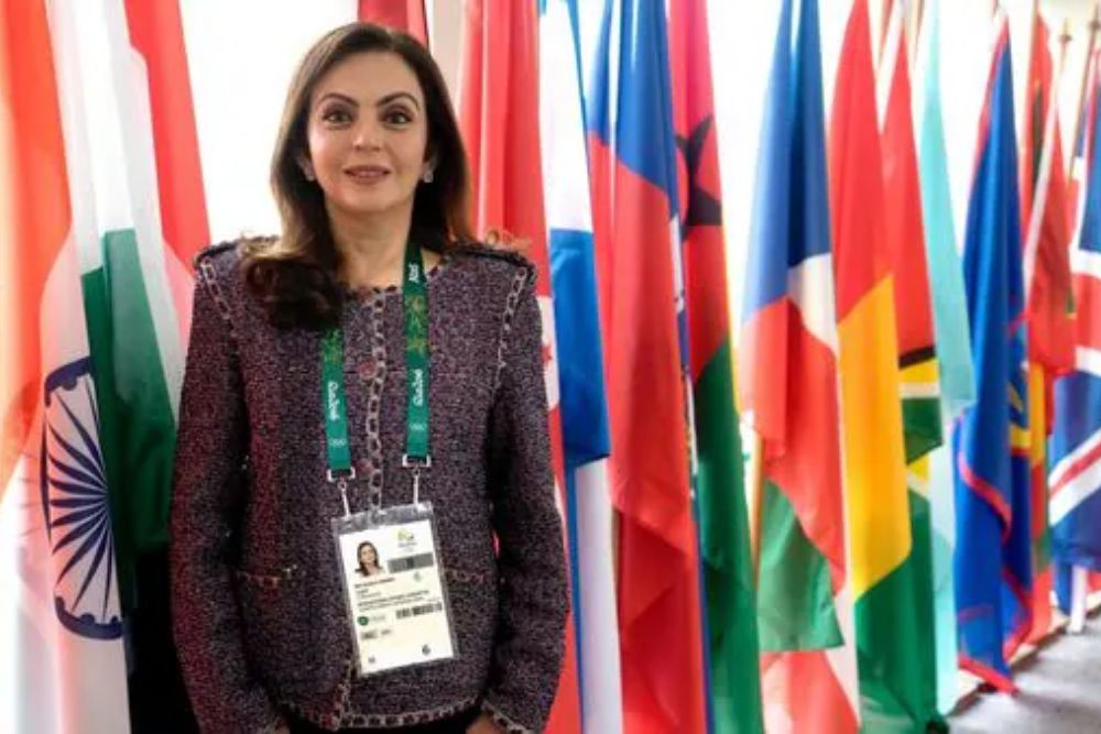 राधिका बनी अंबानी परिवार के लिए LUCKY CHARM! नीता अंबानी को मिला यह सम्मान