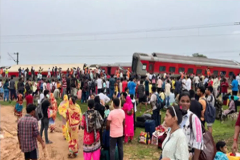 Jharkhand Train Accident: रेल मंत्रालय ने मुआवजे का किया ऐलान