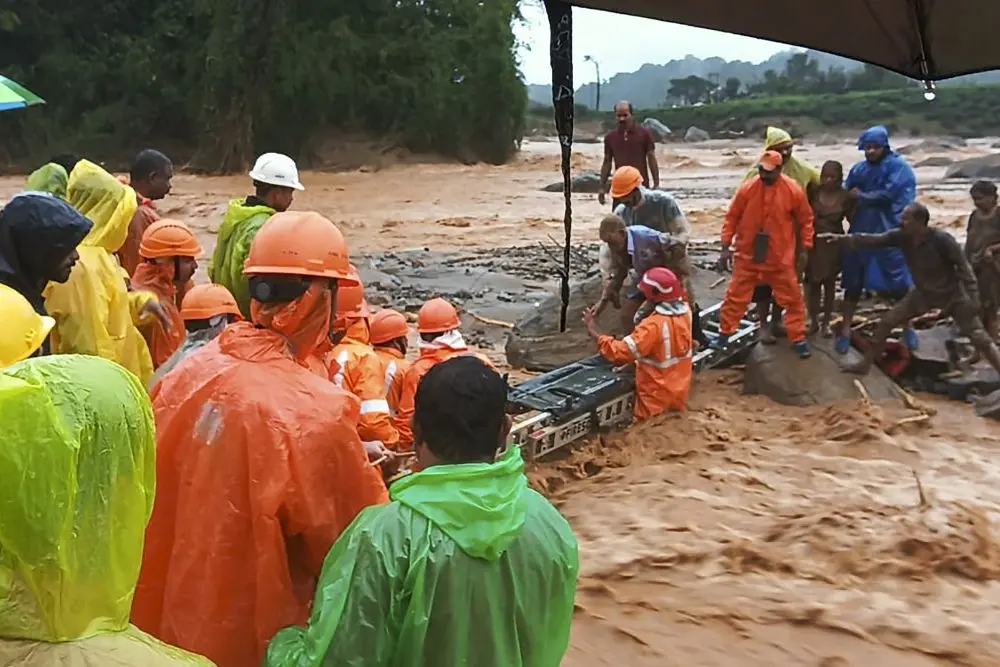 Kerala: वायनाड में भूस्खलन से भारी तबाही, 60 की मौत, मलबे से 100 से ज्यादा निकाले गए