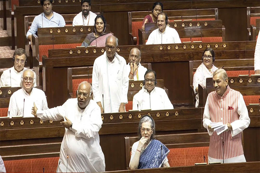 विपक्ष के आक्रामक तेवर