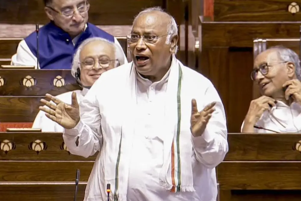 बजट में राज्यों की अनदेखी का आरोप लगा विपक्ष ने राज्यसभा से किया बहिर्गमन