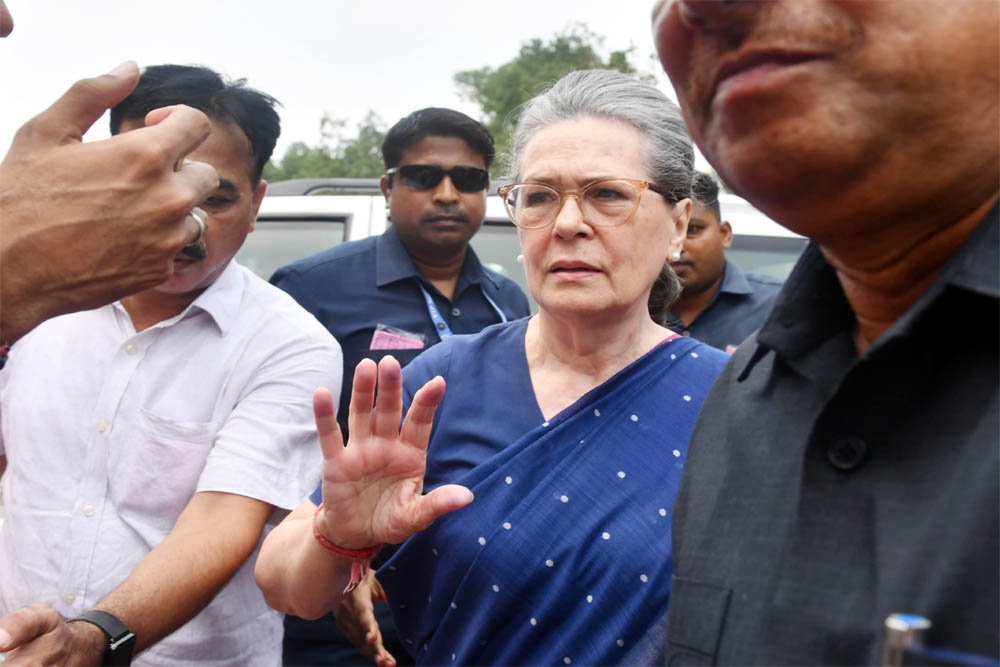 राष्ट्रपति पर सोनिया के बयान से विवाद