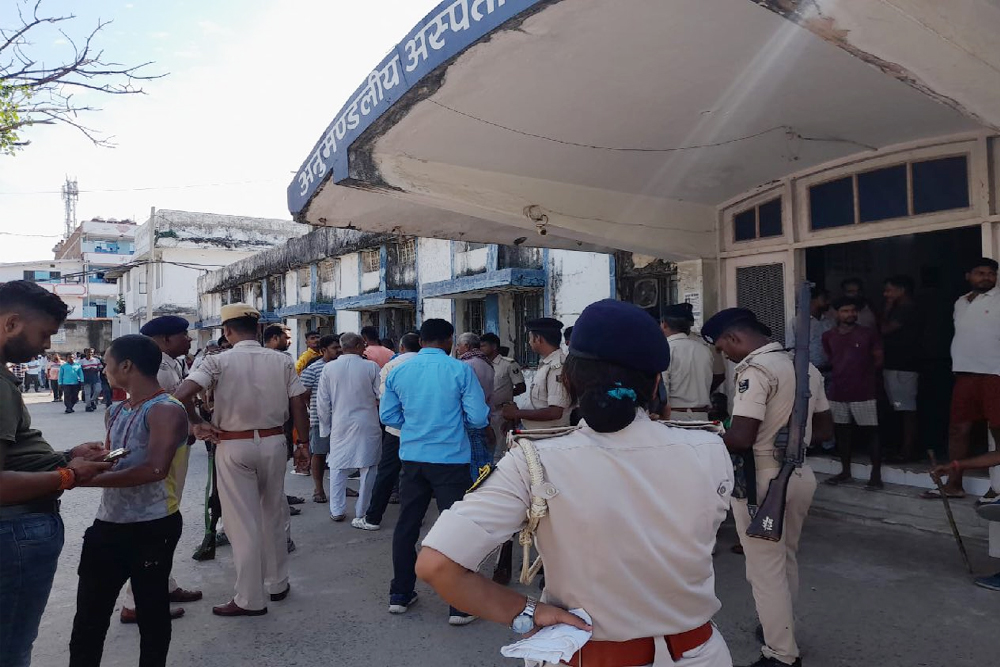 पटना के बाढ़ में दम घुटने से चार लोगों की मौत