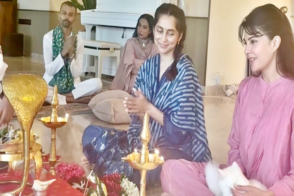 जैकलीन फर्नांडीज, अनुषा दांडेकर ने की रुद्राभिषेक पूजा