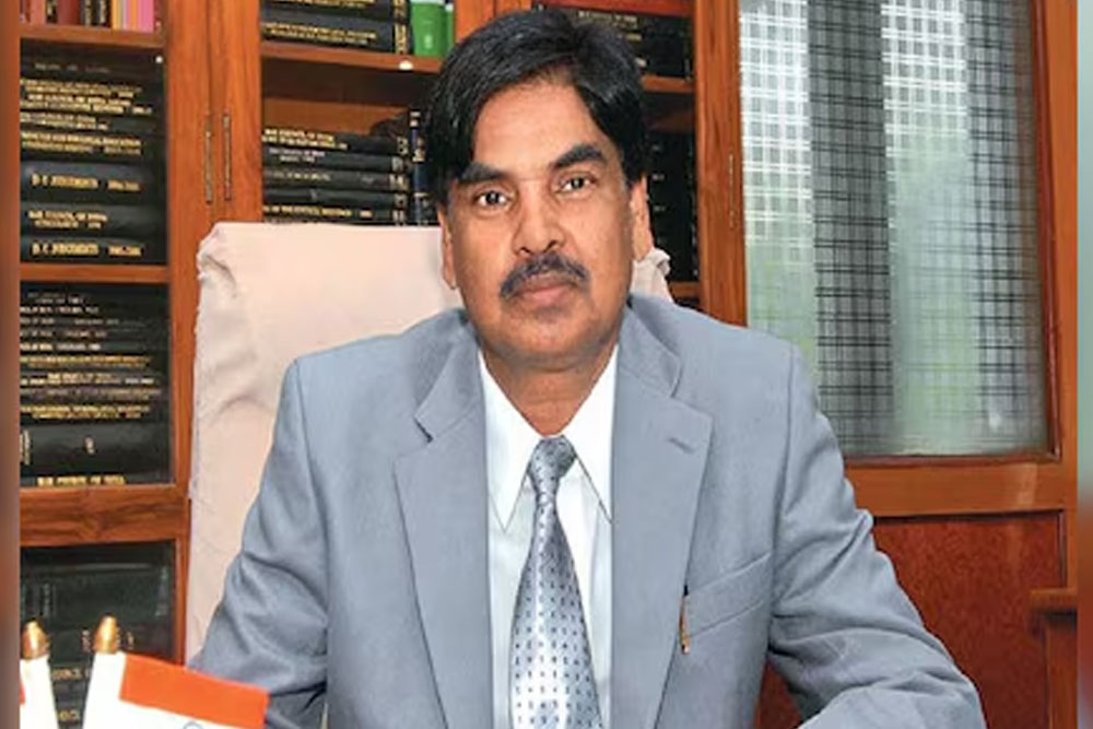मनन मिश्रा को किस बात का इनाम मिला?