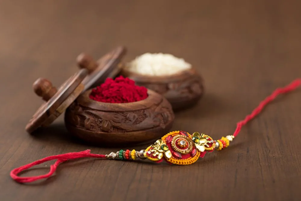 Raksha Bandhan History: राखी बांधने की सर्वप्रथम शुरूआत किसने की