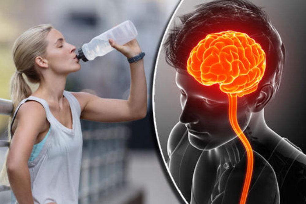 पानी पीना सेहत के लिए फायदेमंद, लेकिन ज्यादा पानी पीना ना बन जाए मौत का कारण?जानें वजह