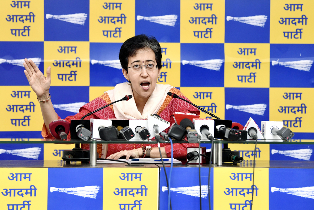 आतिशी आज लेंगी दिल्ली के सीएम पद की शपथ