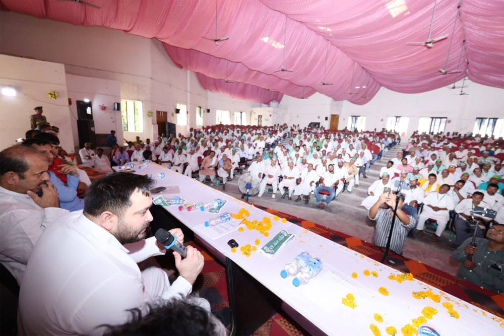 हमारी सरकार बनी तो 200 यूनिट फ्री बिजली देंगे: तेजस्वी यादव