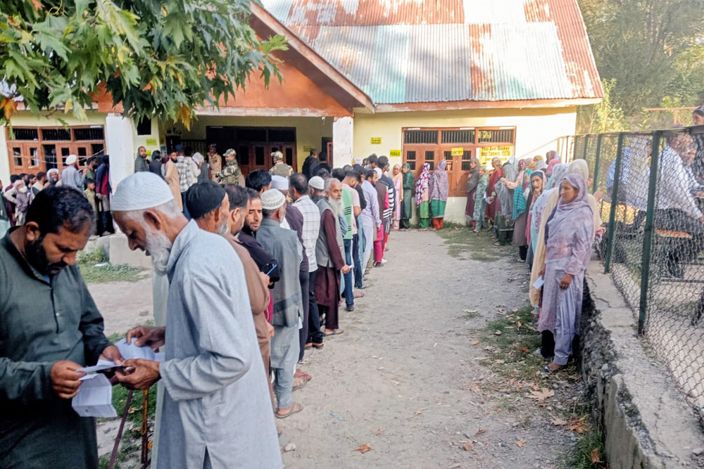 जम्मू कश्मीर विधानसभा चुनाव : किन मुद्दों पर वोट कर रहे हैं लोग?