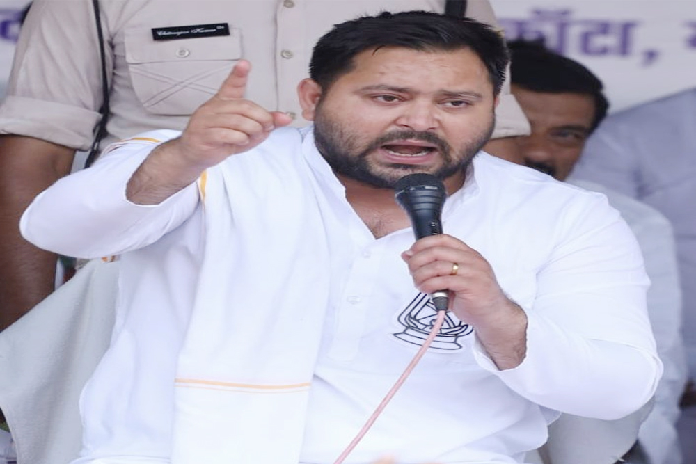 बिहार के समस्तीपुर पहुंचे तेजस्वी यादव