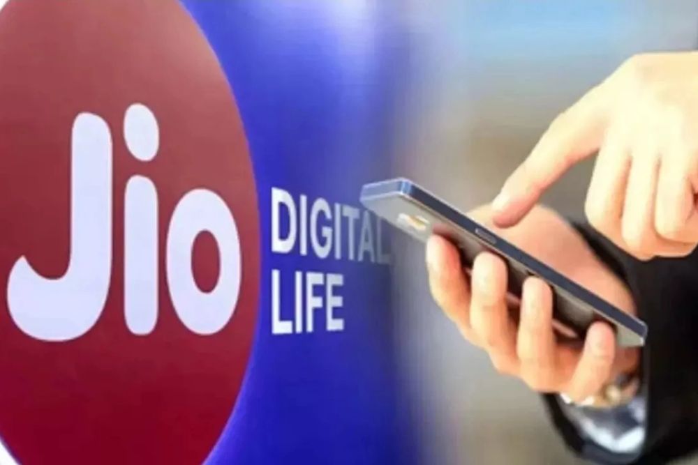 Reliance Jio की सर्विस पूरे देश में ठप, बिना नेटवर्क के परेशान यूजर्स