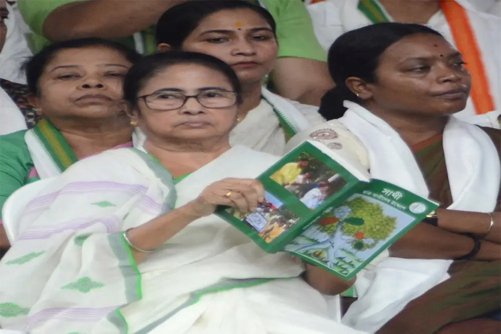 राजनीति हमें बीहड़ में ले आई!
