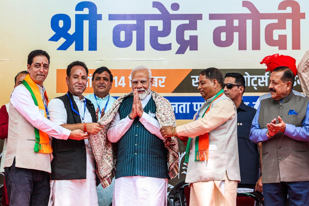 कश्मीर में मोदी का तीन खानदानों पर हमला