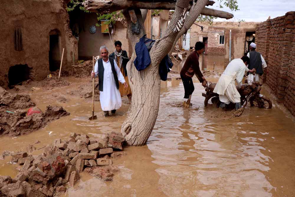 अफगानिस्तान में अचानक आई बाढ़ से 13 लोगों की मौत