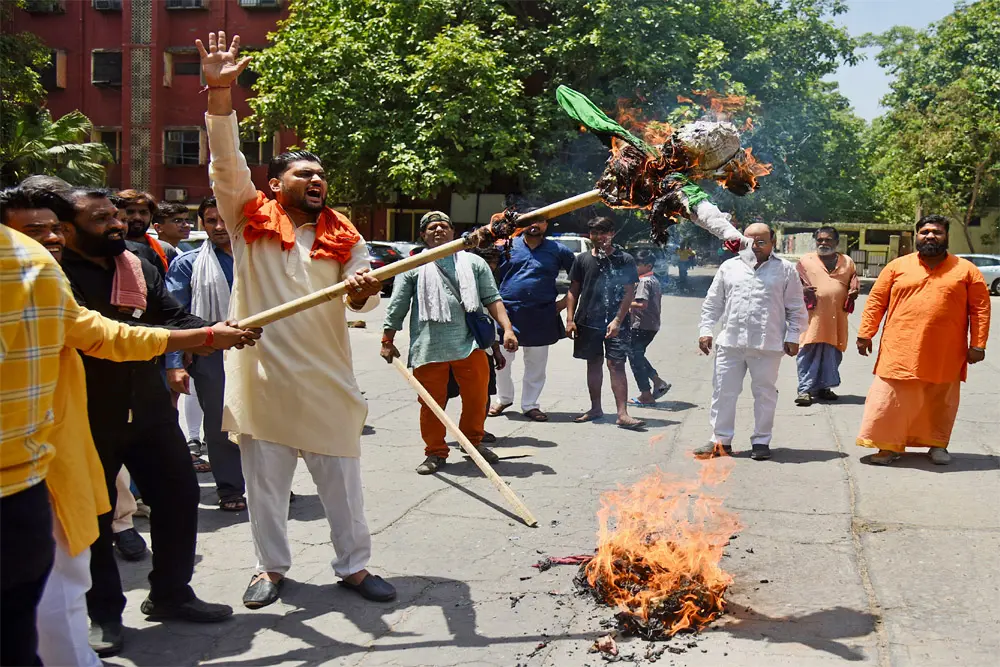 ‘घृणा’ अब अपना धर्म