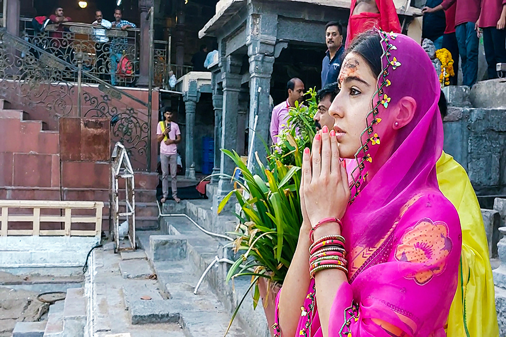 हिडिम्बा मंदिर पहुंचीं सारा अली खान