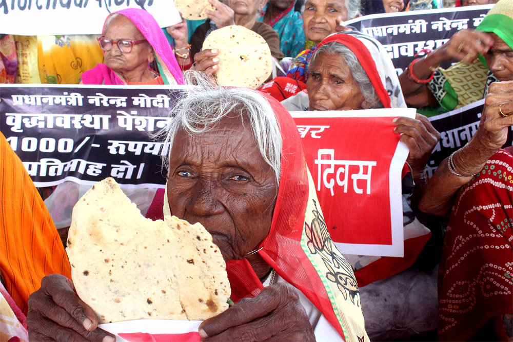 सामाजिक सुरक्षा की जगह रेवड़ी