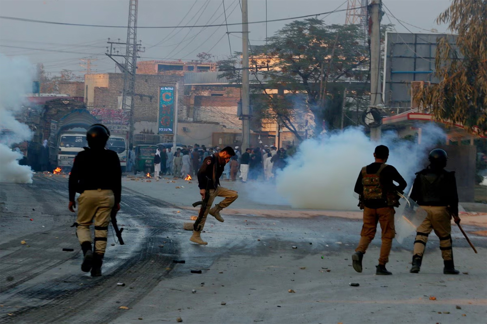 पाकिस्तान: सुरक्षा चौकी पर आतंकी हमला, 12 जवानों समेत 18 की मौत