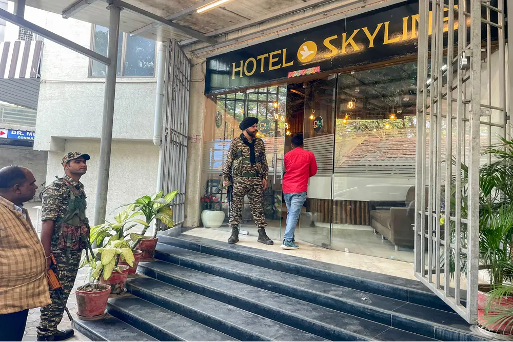 मतदान से पहले ईडी की छापेमारी